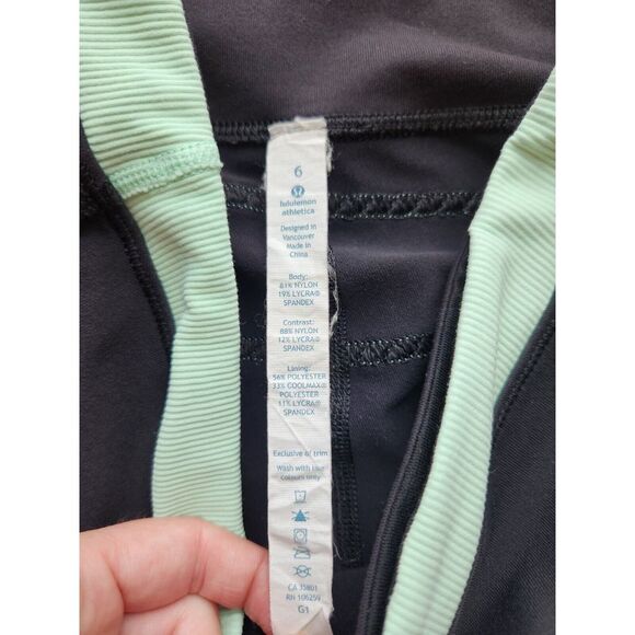 Lululemon Roll Out Crop Leggings Size 6 Black and Mint Green - Picture 7 of 7